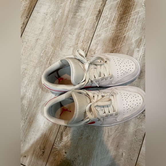 university red low jordan 1s woman 7.5 - Picture 7 of 10